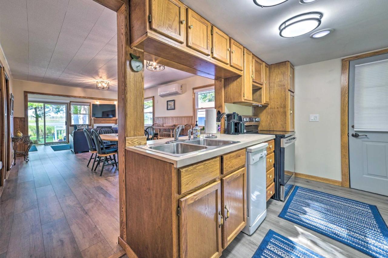 East Tawas Lakefront Getaway With Kayaks And Deck Exterior foto